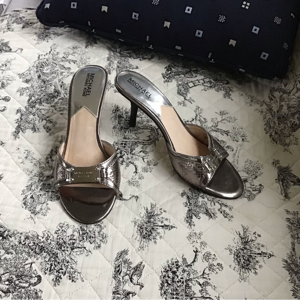 Michael Kors Metallic Silver/Pewter slide sandals 8m -Worn once!
